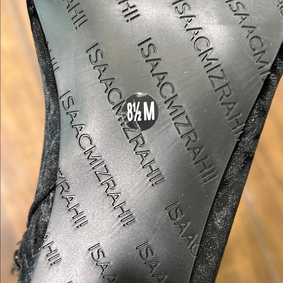 Elegant Black Velvet Ankle Boots with Pearl Detailing Isaac Mizrahi brand. 8.5 - Picture 9 of 10